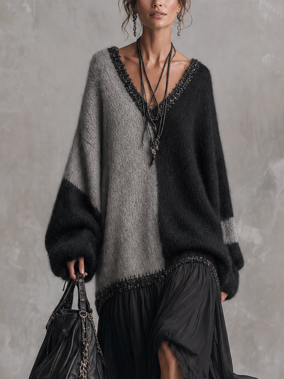 Sort og grå oversized strikket maxikjole med chiffon