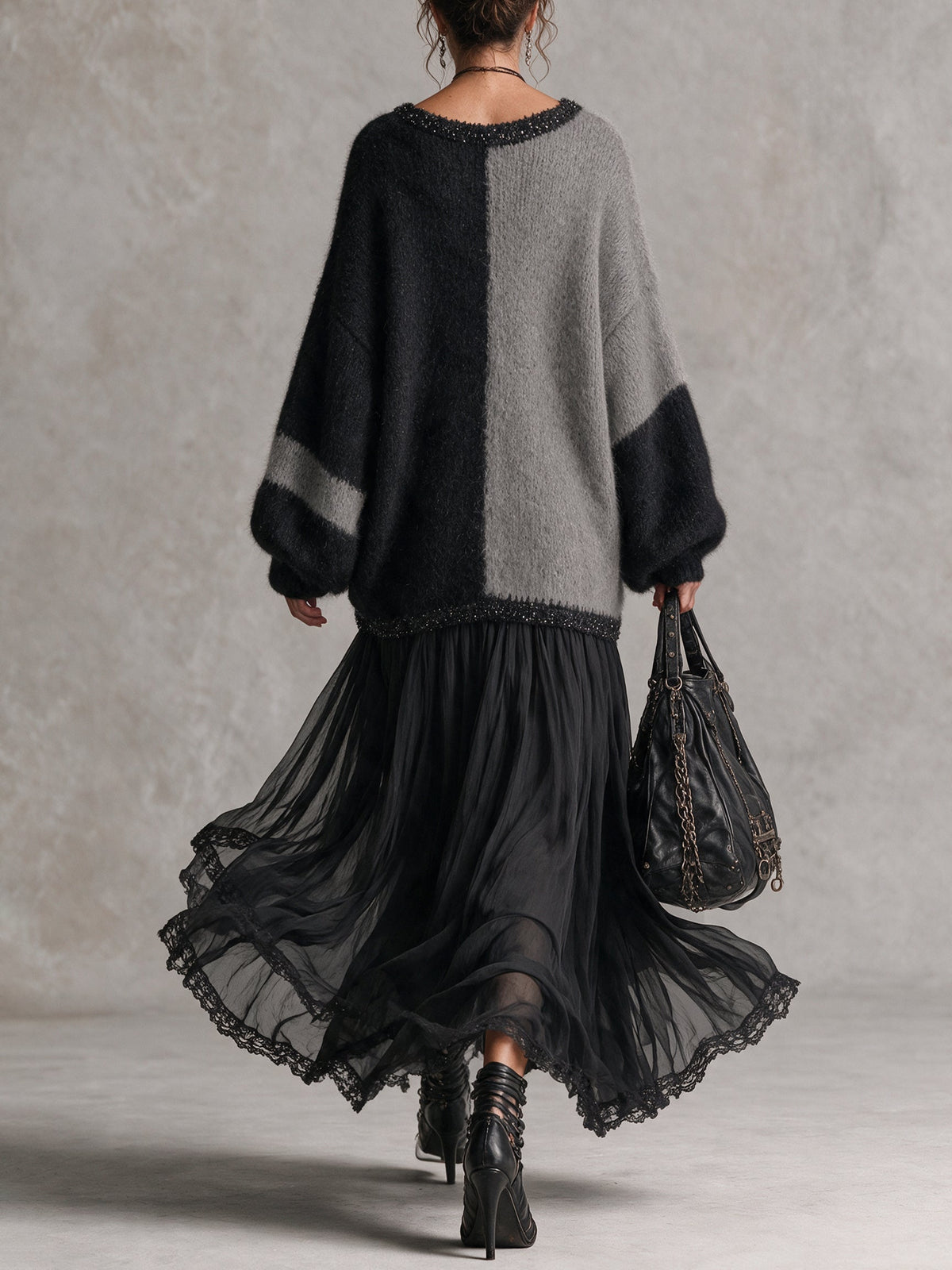 Sort og grå oversized strikket maxikjole med chiffon